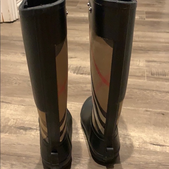 Burberry boots - Picture 2 of 4